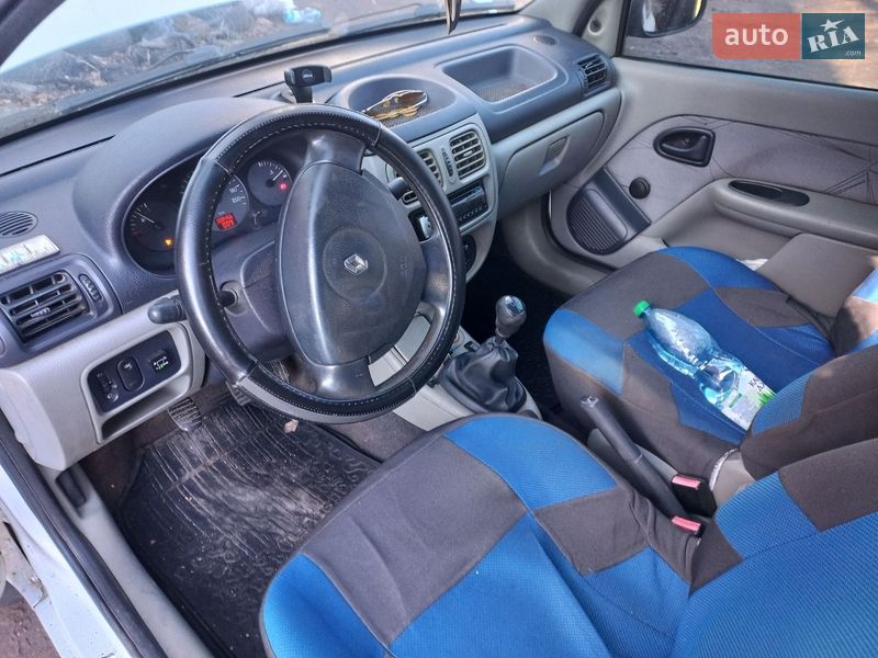 Седан Renault Symbol 2004 в Києві