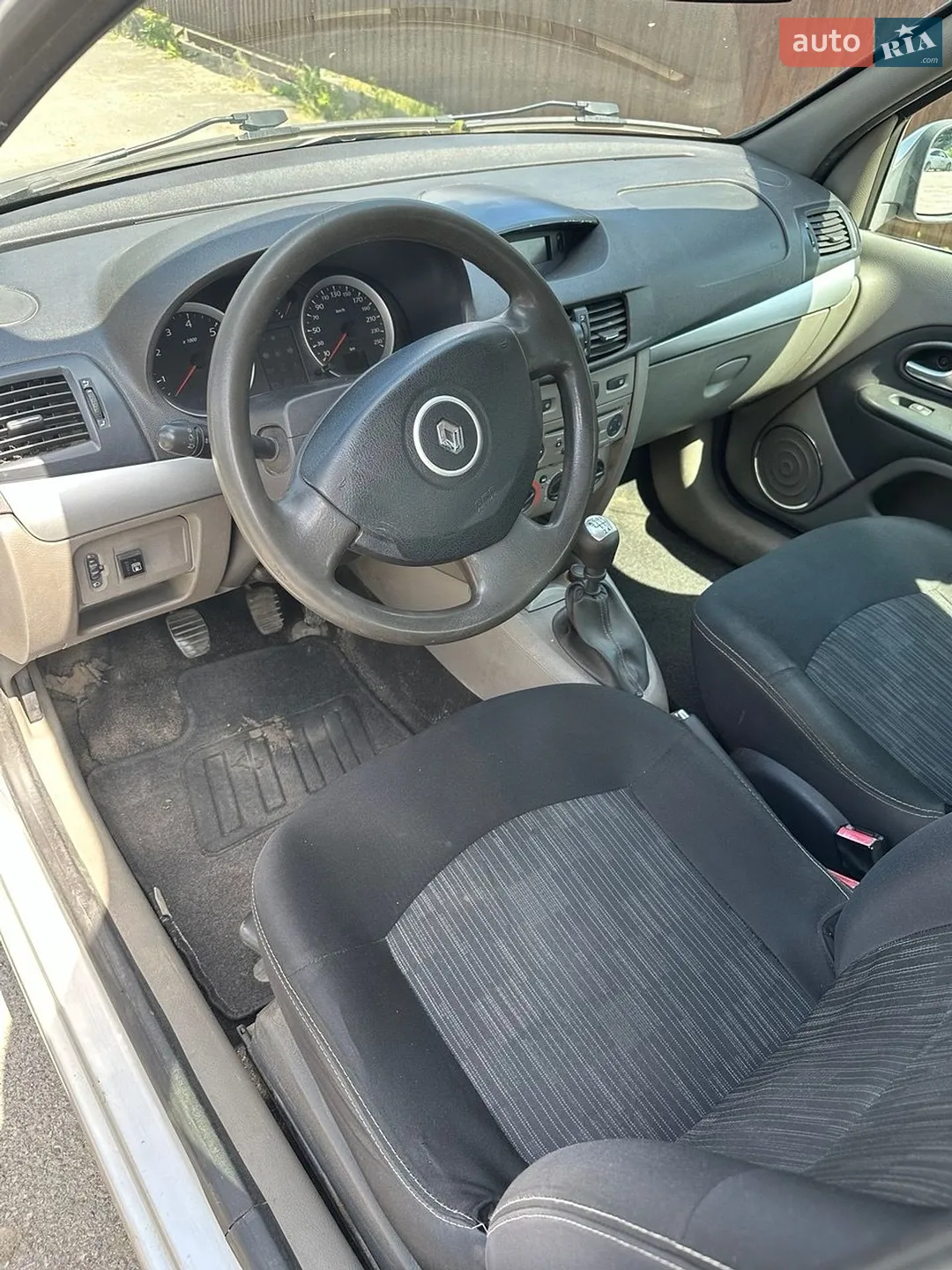2010 Renault Symbol - мініатюра 16