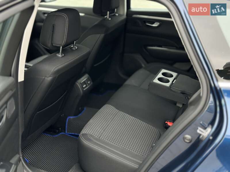 Універсал Renault Talisman 2016 в Чернівцях