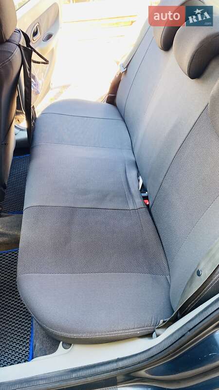 Седан Renault Thalia 2004 в Хусті