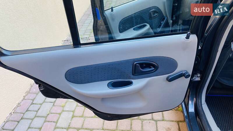 Седан Renault Thalia 2004 в Хусті