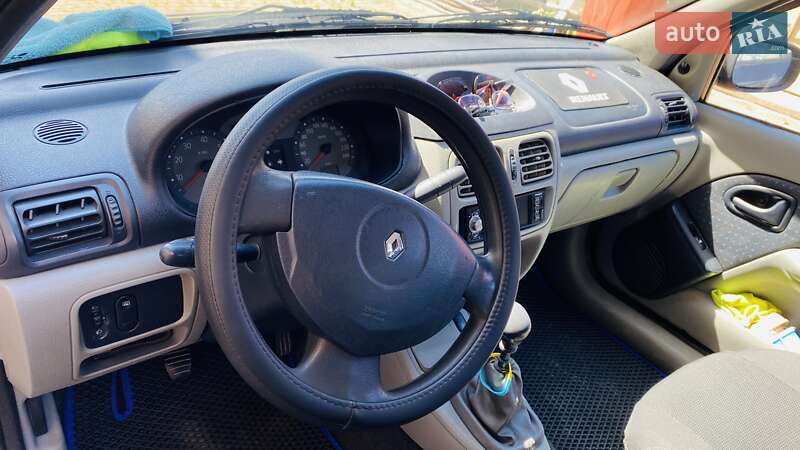 Седан Renault Thalia 2004 в Хусті