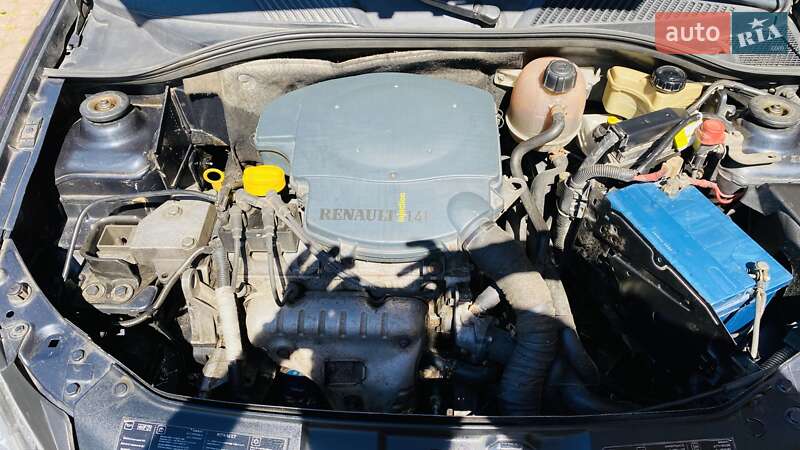 Седан Renault Thalia 2004 в Хусті