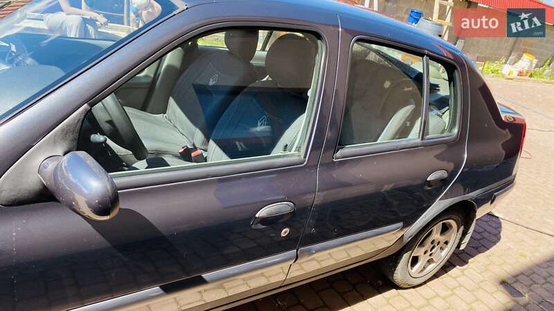 Седан Renault Thalia 2004 в Хусті