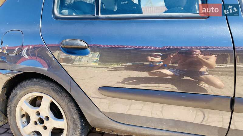 Седан Renault Thalia 2004 в Хусті