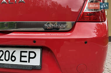 Седан Renault Thalia 2009 в 