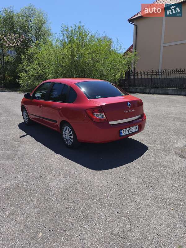 Седан Renault Thalia 2012 в Долині