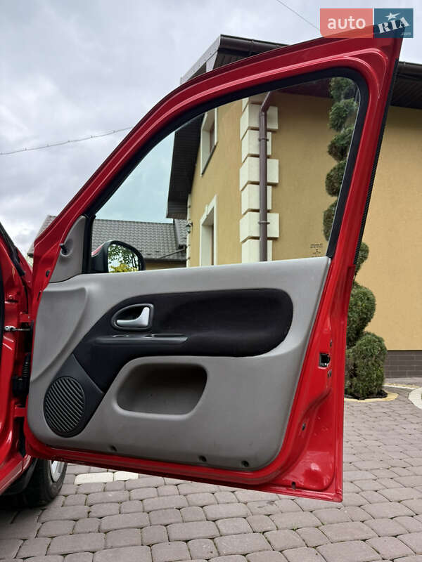 Седан Renault Thalia 2009 в Косове