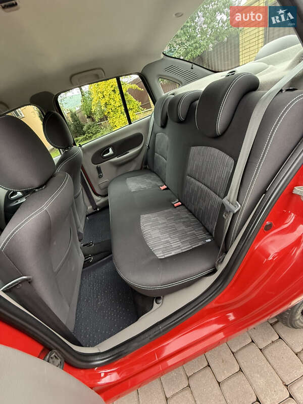 Седан Renault Thalia 2009 в Косове фото 21 Седан Renault Thalia 2009 в Косове