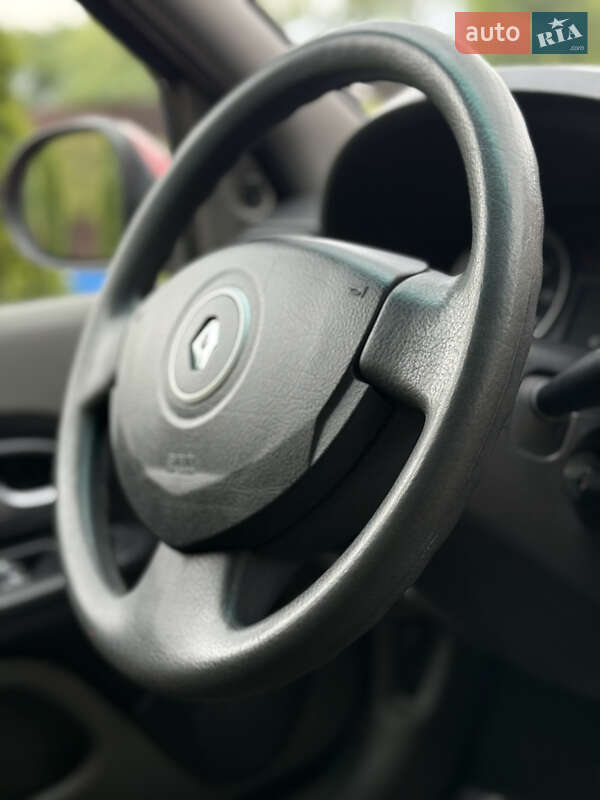 Седан Renault Thalia 2009 в Косове фото 35 Седан Renault Thalia 2009 в Косове