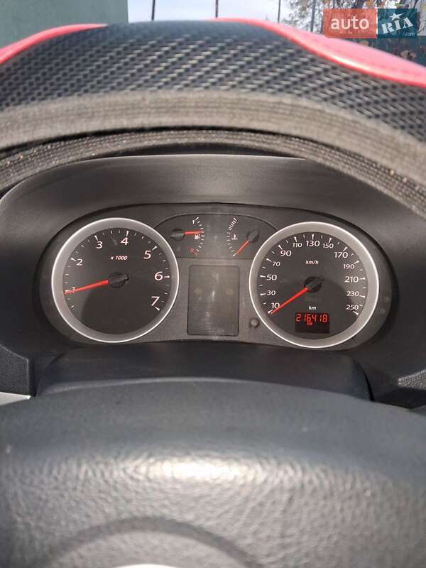 Седан Renault Thalia 2011 в Мукачево