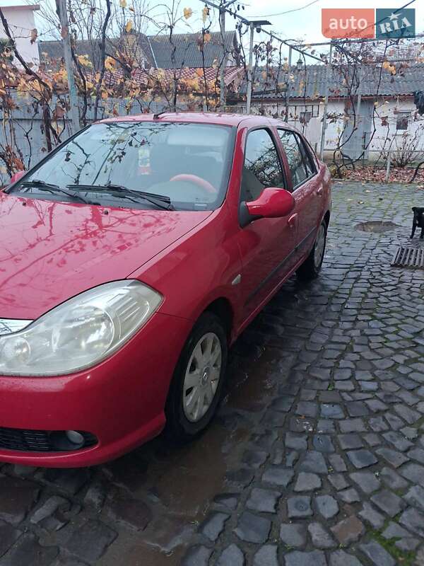 Седан Renault Thalia 2011 в Мукачево