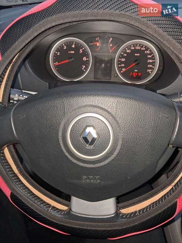 Седан Renault Thalia 2011 в Мукачево