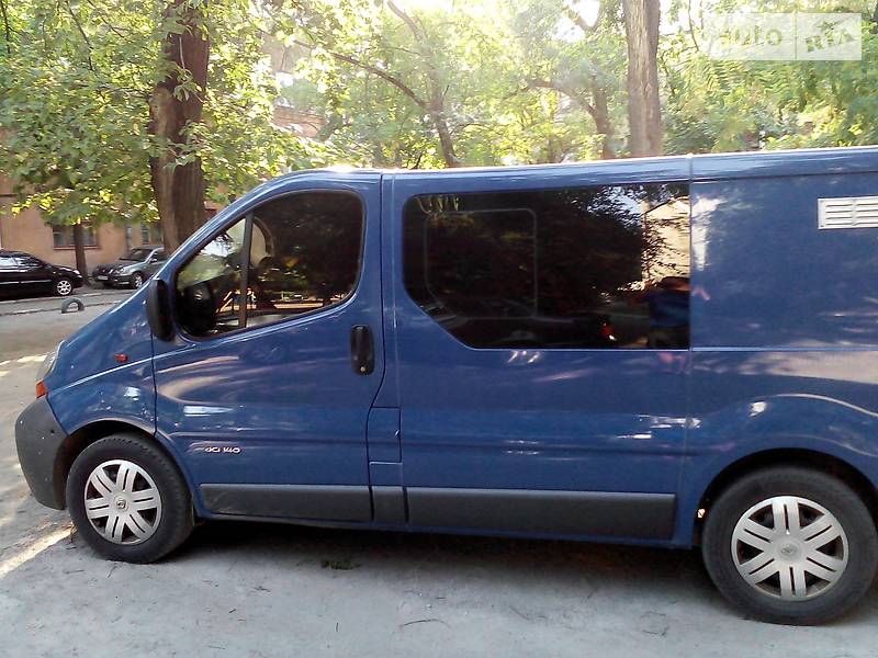 Вантажопасажирський фургон Renault Trafic 2006 в 
