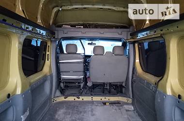 Грузопассажирский фургон Renault Trafic 2005 в Вижнице