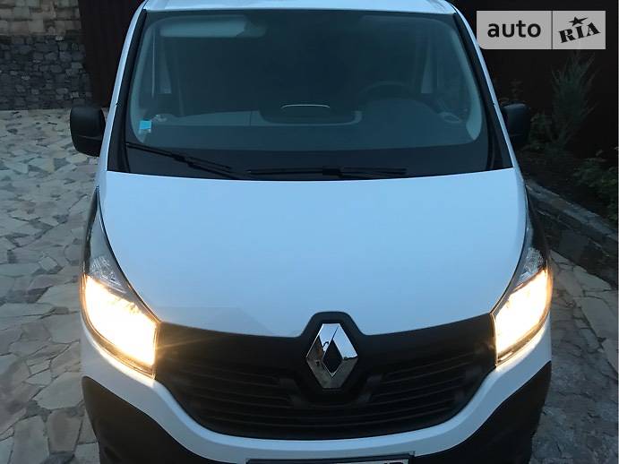 Грузопассажирский фургон Renault Trafic 2016 в Ахтырке