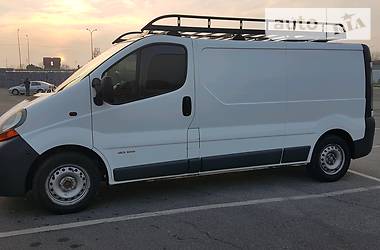 Грузопассажирский фургон Renault Trafic 2003 в Ужгороде