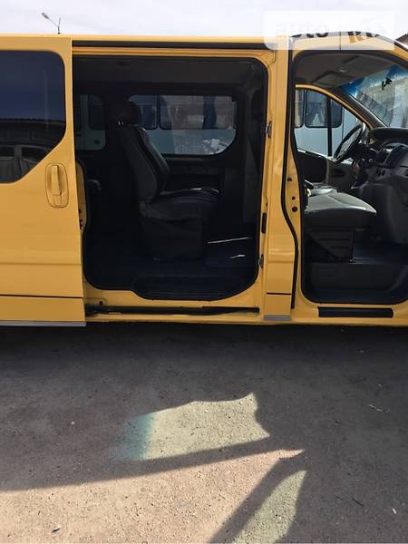 Вантажопасажирський фургон Renault Trafic 2006 в Києві