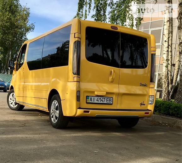Вантажопасажирський фургон Renault Trafic 2006 в Києві