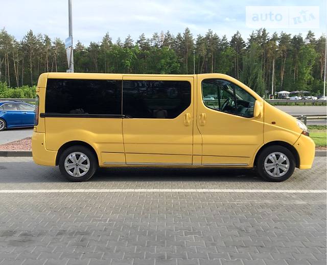 Вантажопасажирський фургон Renault Trafic 2006 в Києві