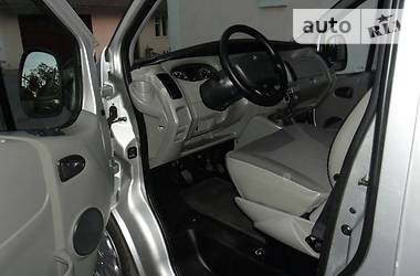 Вантажопасажирський фургон Renault Trafic 2009 в 