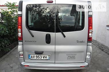 Вантажопасажирський фургон Renault Trafic 2009 в 