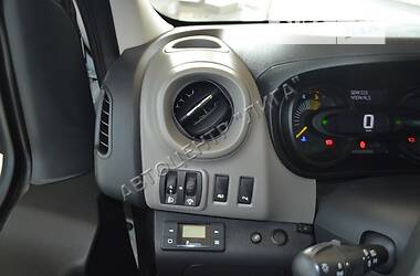 Грузопассажирский фургон Renault Trafic 2015 в Хмельницком