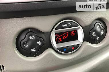 Вантажопасажирський фургон Renault Trafic 2014 в 