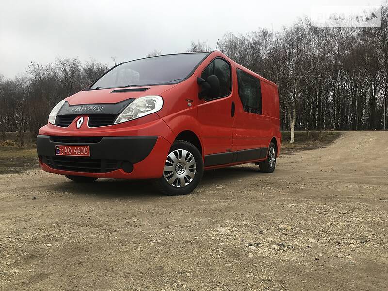 Вантажопасажирський фургон Renault Trafic 2011 в 