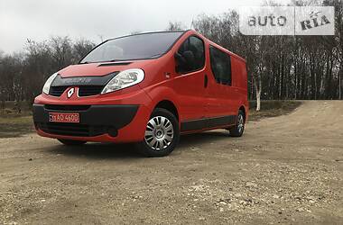Вантажопасажирський фургон Renault Trafic 2011 в 
