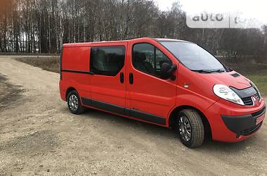 Вантажопасажирський фургон Renault Trafic 2011 в 