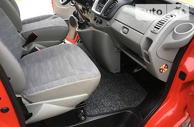 Вантажопасажирський фургон Renault Trafic 2011 в 