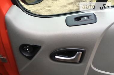 Вантажопасажирський фургон Renault Trafic 2011 в 