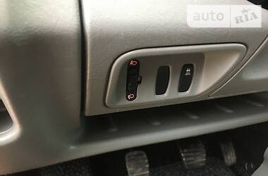 Вантажопасажирський фургон Renault Trafic 2011 в 