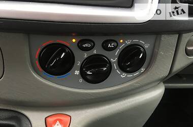 Вантажопасажирський фургон Renault Trafic 2011 в 
