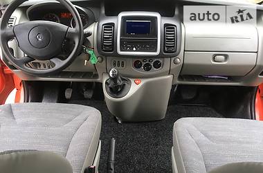 Вантажопасажирський фургон Renault Trafic 2011 в 