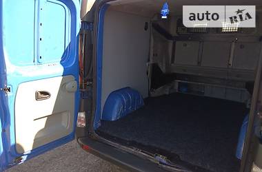 Вантажопасажирський фургон Renault Trafic 2003 в 