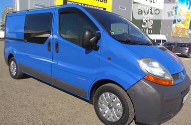 Вантажопасажирський фургон Renault Trafic 2003 в 