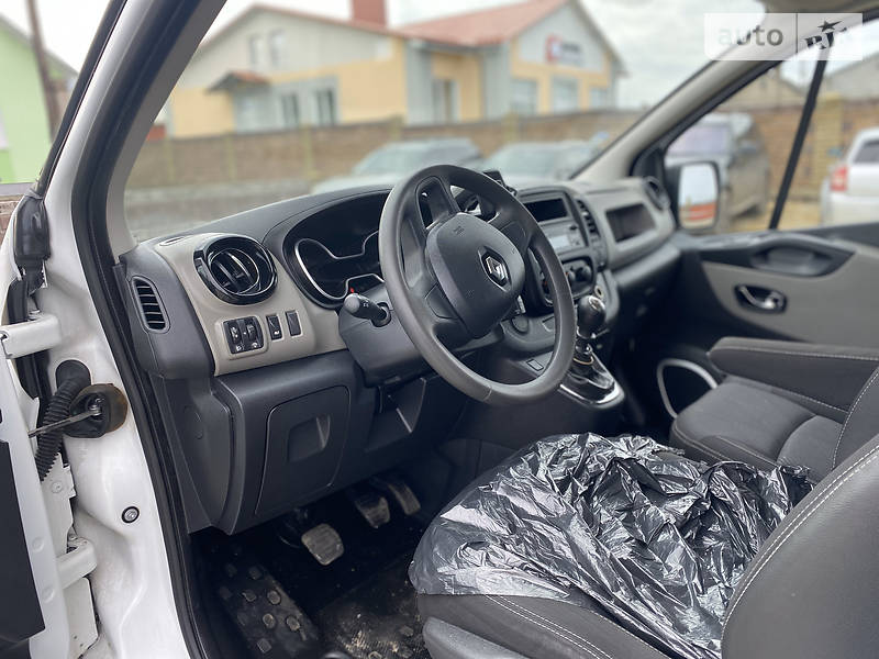 Вантажопасажирський фургон Renault Trafic 2015 в Луцьку