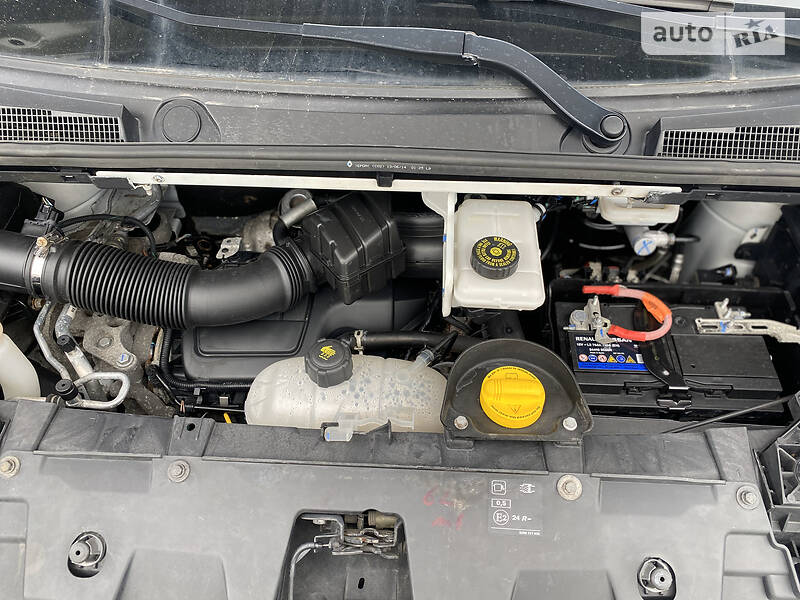 Вантажопасажирський фургон Renault Trafic 2015 в Луцьку