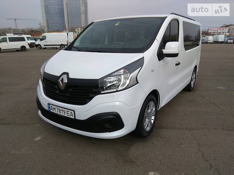 Вантажопасажирський фургон Renault Trafic 2016 в Бердичеві