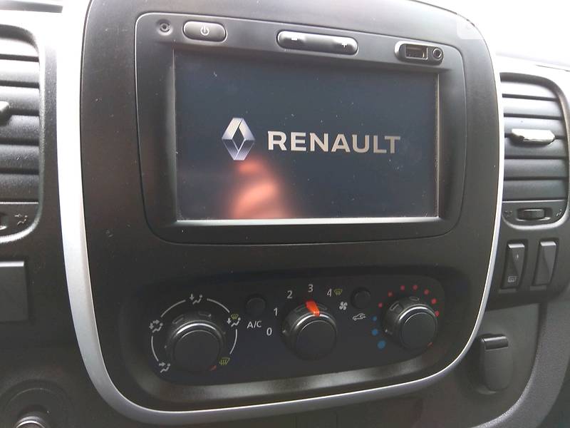 Вантажопасажирський фургон Renault Trafic 2016 в Бердичеві