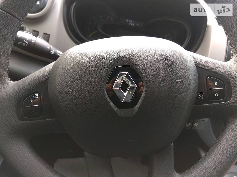 Вантажопасажирський фургон Renault Trafic 2016 в Бердичеві