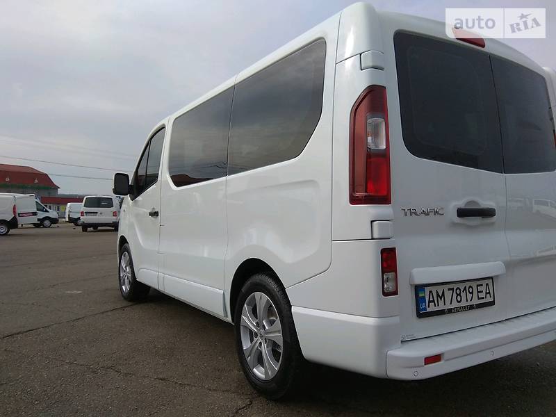 Вантажопасажирський фургон Renault Trafic 2016 в Бердичеві