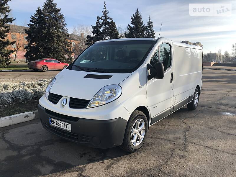 Вантажопасажирський фургон Renault Trafic 2013 в 