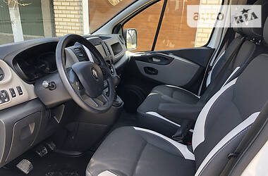 Вантажопасажирський фургон Renault Trafic 2017 в 