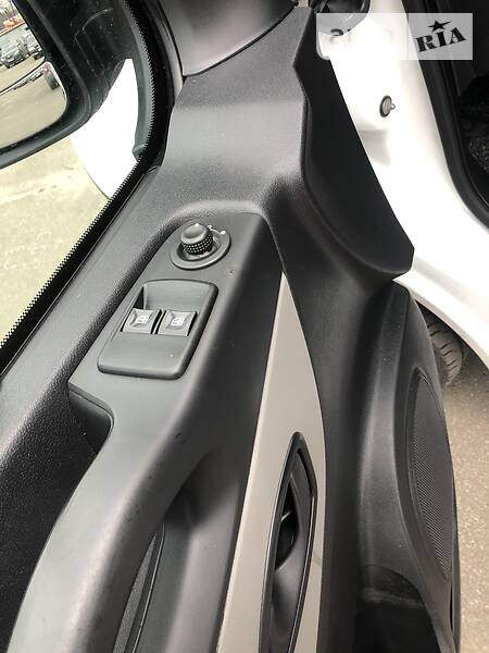 Вантажопасажирський фургон Renault Trafic 2016 в Києві