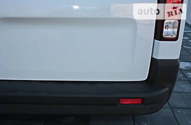 Вантажопасажирський фургон Renault Trafic 2016 в 