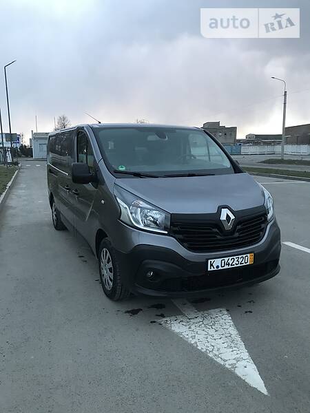 Вантажопасажирський фургон Renault Trafic 2015 в 