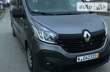 Вантажопасажирський фургон Renault Trafic 2015 в 